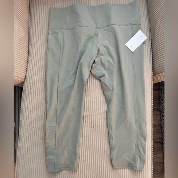 Athleta Pants - Athleta salutation leggings